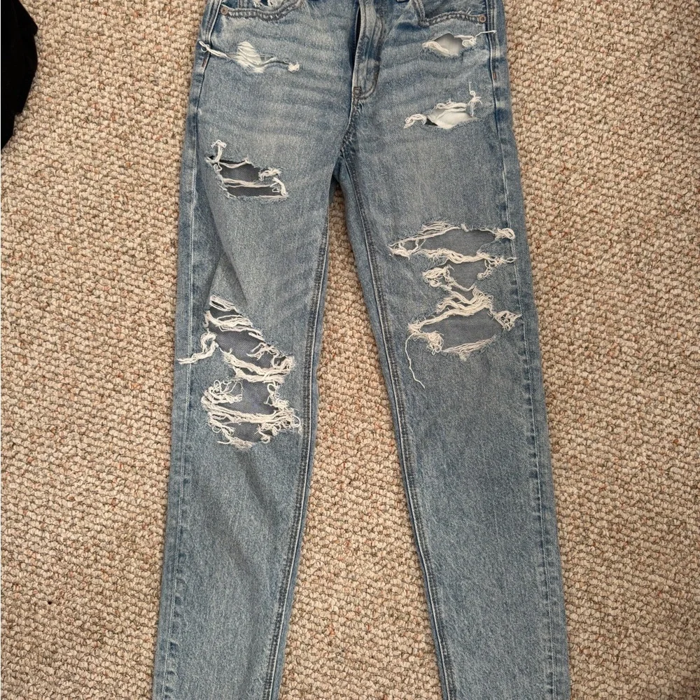 American Eagle Outfitters Ripped Light Blue Jeans - Picture 1 of 3